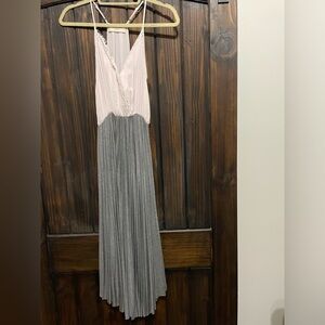 Loyd Ford baby pink top wgrey flowy pleat skirt in EUC size 0.Danity lace detail